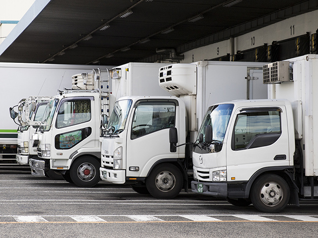 停車しているトラック